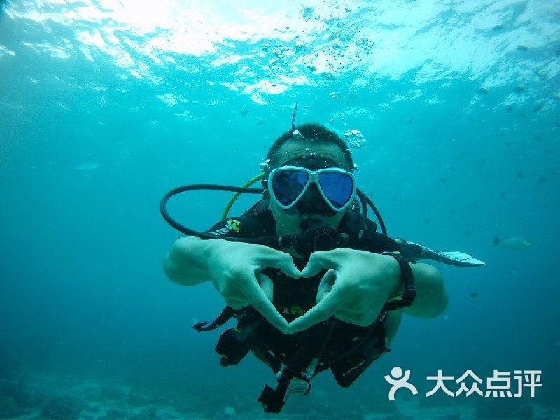 逃离黑砖房间