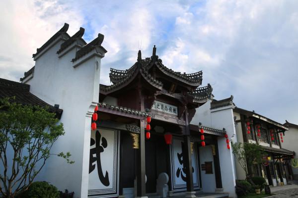 石阡县中坝街道：聚焦三点 汇聚三心